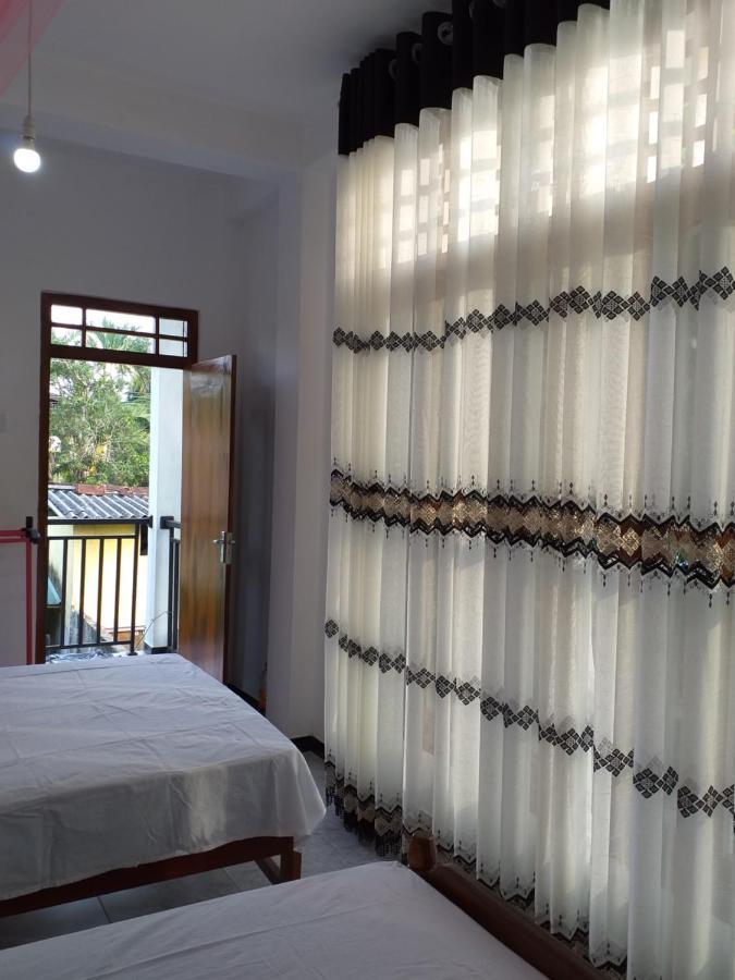 Appartamento Mangohut Joy Anuradhapura Esterno foto