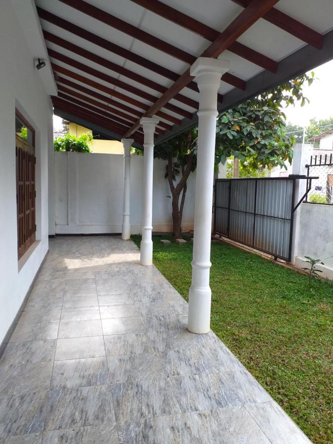 Appartamento Mangohut Joy Anuradhapura Esterno foto