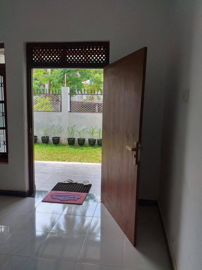 Appartamento Mangohut Joy Anuradhapura Esterno foto