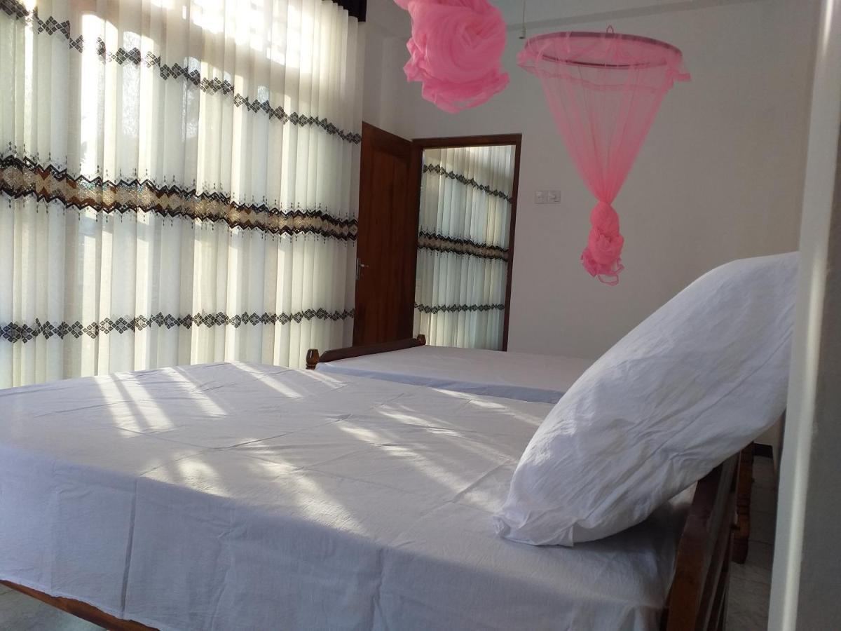 Appartamento Mangohut Joy Anuradhapura Esterno foto