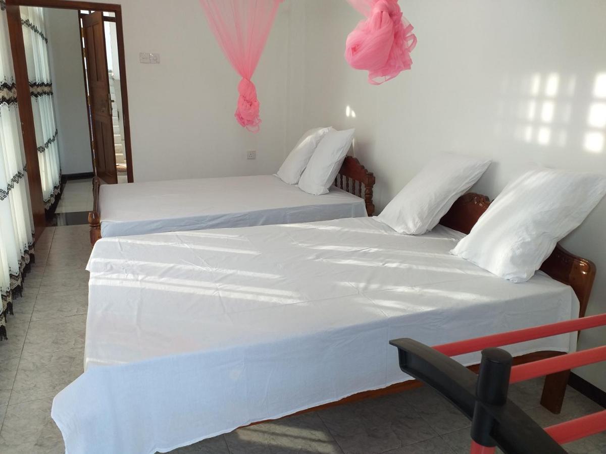 Appartamento Mangohut Joy Anuradhapura Esterno foto