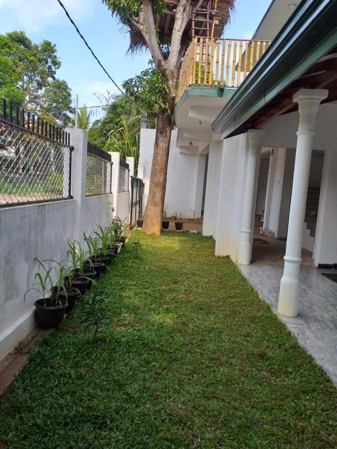 Appartamento Mangohut Joy Anuradhapura Esterno foto